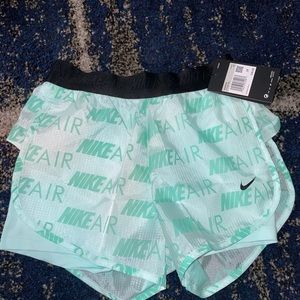 Woman Nike shorts